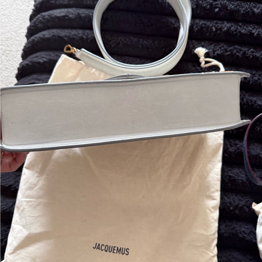 Jacquemus Light Gray Leather Shoulder Bag with Gold Logo - Picture 2 of 5